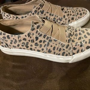 Casual Cheetah Tennis Shoes